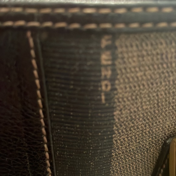 Vintage Fendi purse in amazing condition - Picture 5 of 9